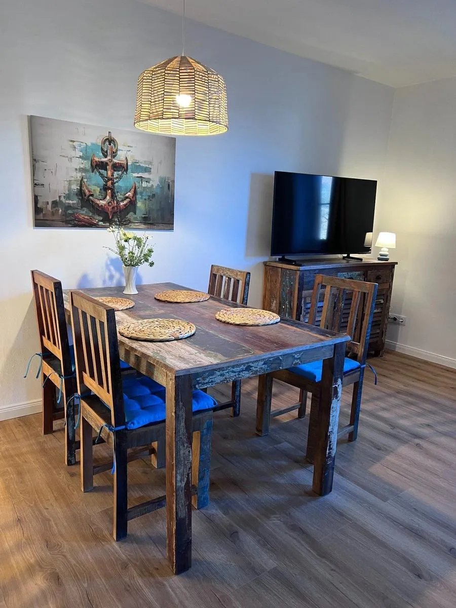 Wohnzimmer mit Hafenblick
